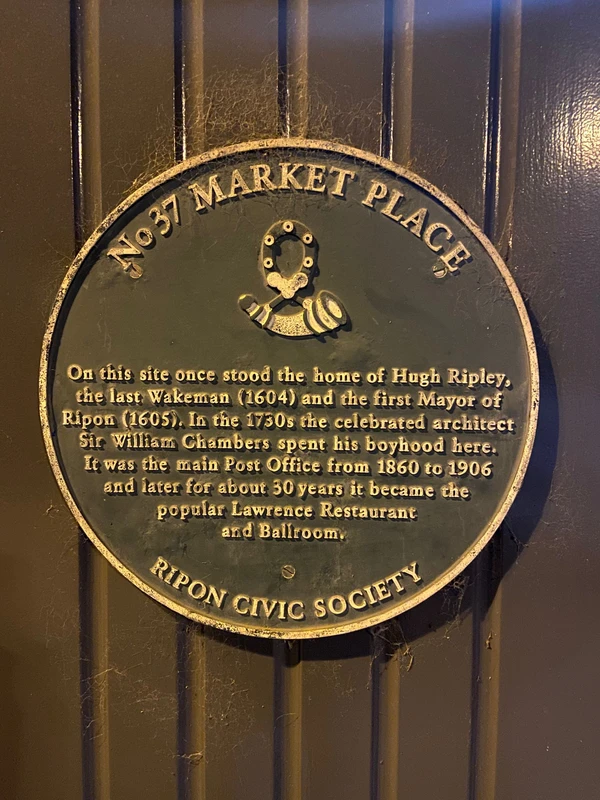 A Ripon Civic Society plaque at no.37 Market Place commemorating the site where Hugh Ripley,
the last Wakeman and first Mayor of Ripon once lived